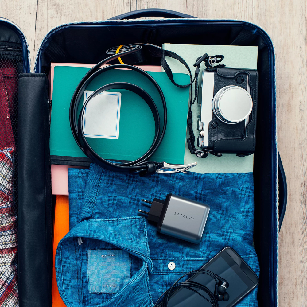 Сетевое зарядное устройство Satechi 30W Dual-Port Travel Charger. Цвет серый космос.